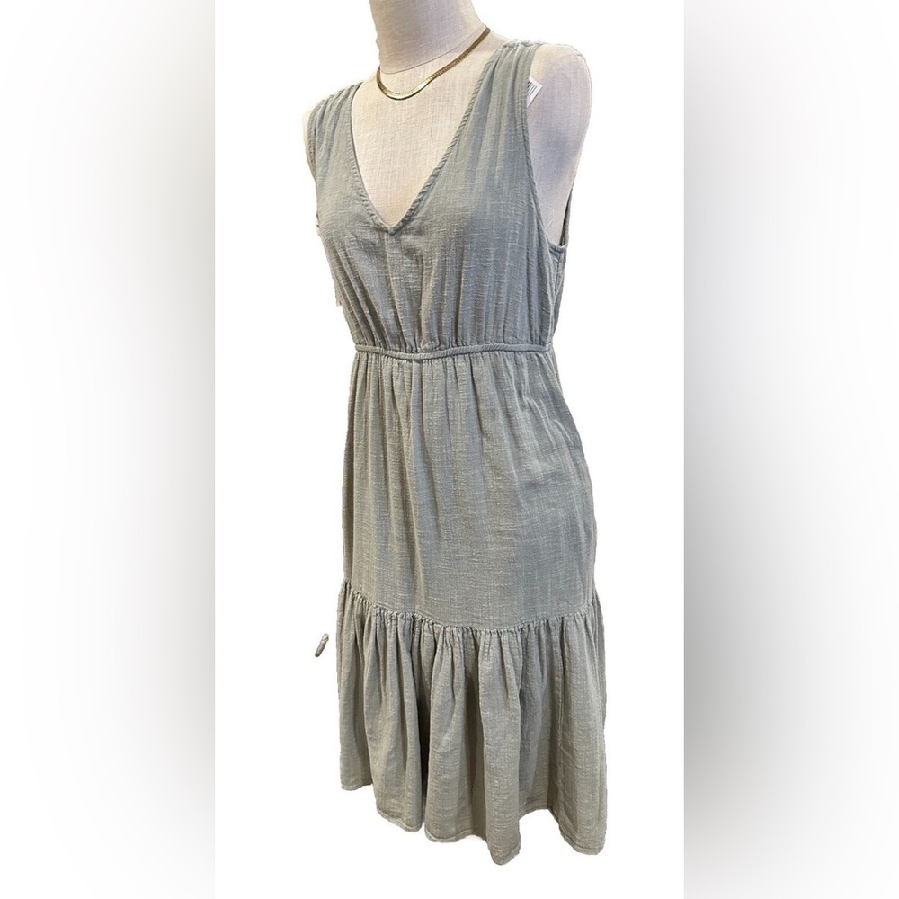 Rachel Zoe Vneck Tiered Midi Ruffle
Hem Green Dress Size M